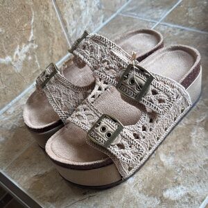 Women’s Crochet Buckle Platform Sandals - Beige